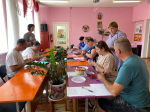 В Школе приемных родителей (отделение сл.Караяшник Ольховатского района) состоялся мастер-класс по изготовлению аппликации в технике «торцевание».